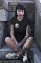 Lade das Bild in den Galerie-Viewer, THE SUMMONIG Unisex T-shirt