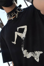 Załaduj obraz do przeglądarki galerii, victorian-vintage-girl-t-shirt-dress-on-goth-girl