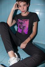 Загрузить изображение в средство просмотра галереи, Yakuza Girl Unisex T-Shirt